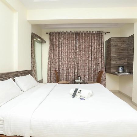 Hotel Mid Town Mumbai Bagian luar foto