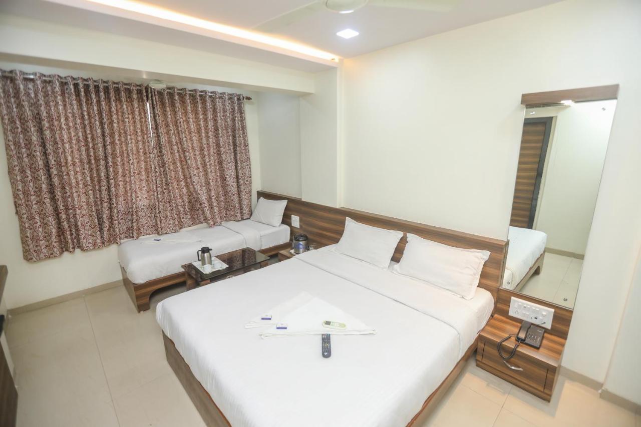 Hotel Mid Town Mumbai Bagian luar foto