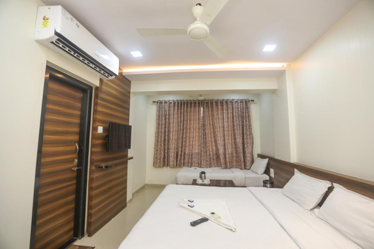 Hotel Mid Town Mumbai Bagian luar foto