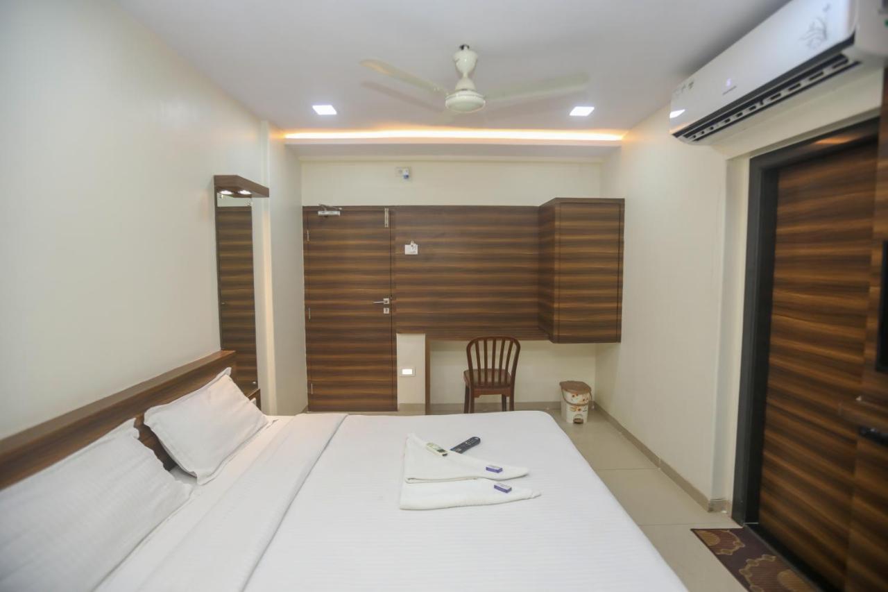 Hotel Mid Town Mumbai Bagian luar foto