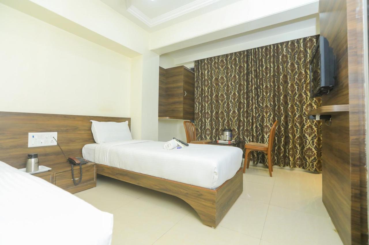 Hotel Mid Town Mumbai Bagian luar foto