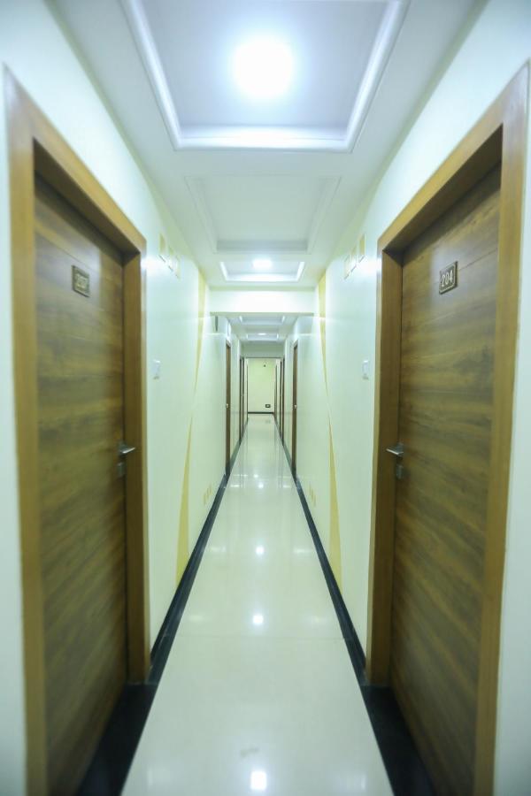Hotel Mid Town Mumbai Bagian luar foto